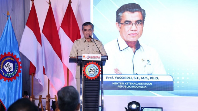 Menaker Ajak Serikat Pekerja Hadapi Disrupsi AI dengan Upskilling